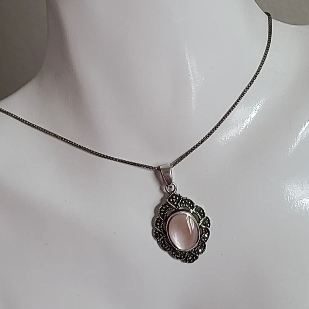Vintage Grey Marcasite Crystal Shell Pearl Centre Pendant Necklace - Picture 7 of 12